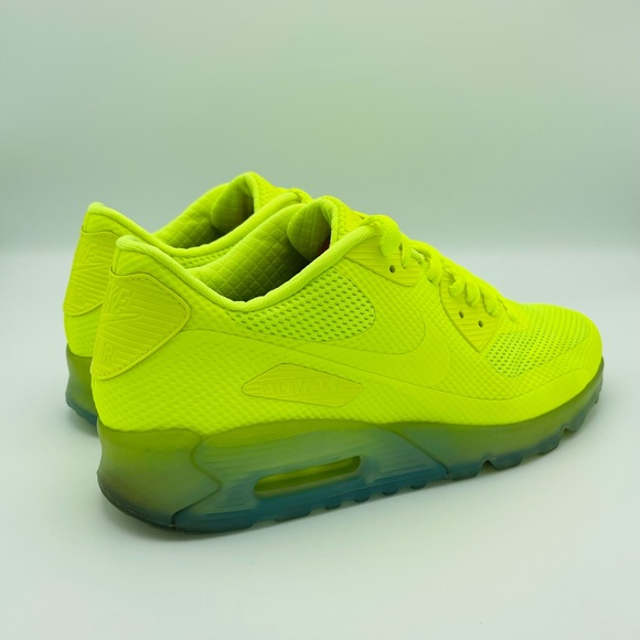 Men’s Nike Air Max 90 ID Hyperfuse Athletic Shoe 9